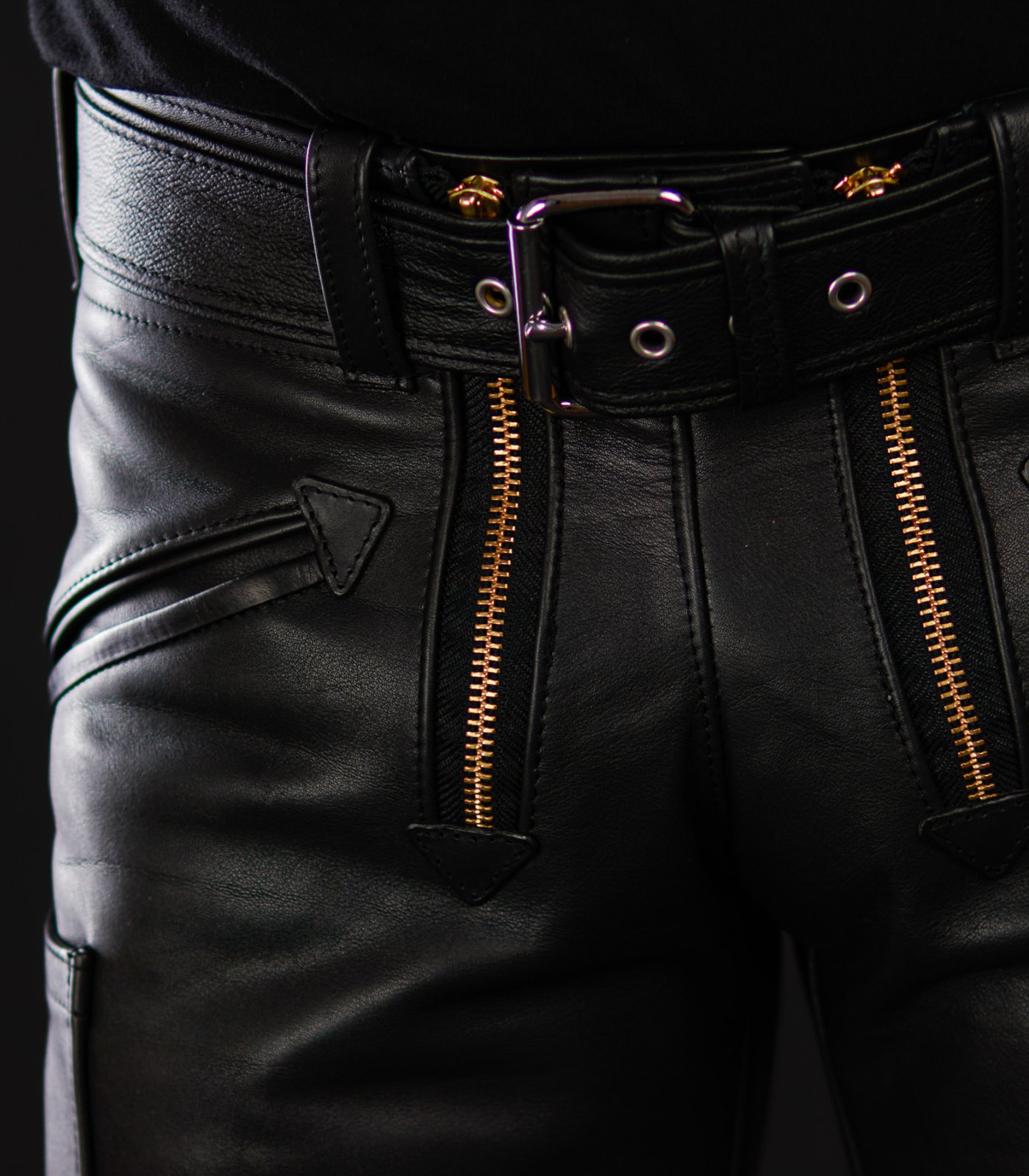 Ma&szlig;geschneiderte schwarze Lederhose in Zimmermanns-Look von Tysk Berlin