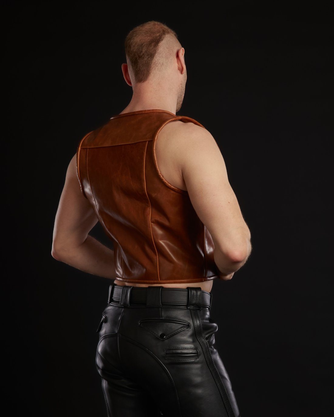 Cowhide leather vest, custom-made by Tysk Berlin
