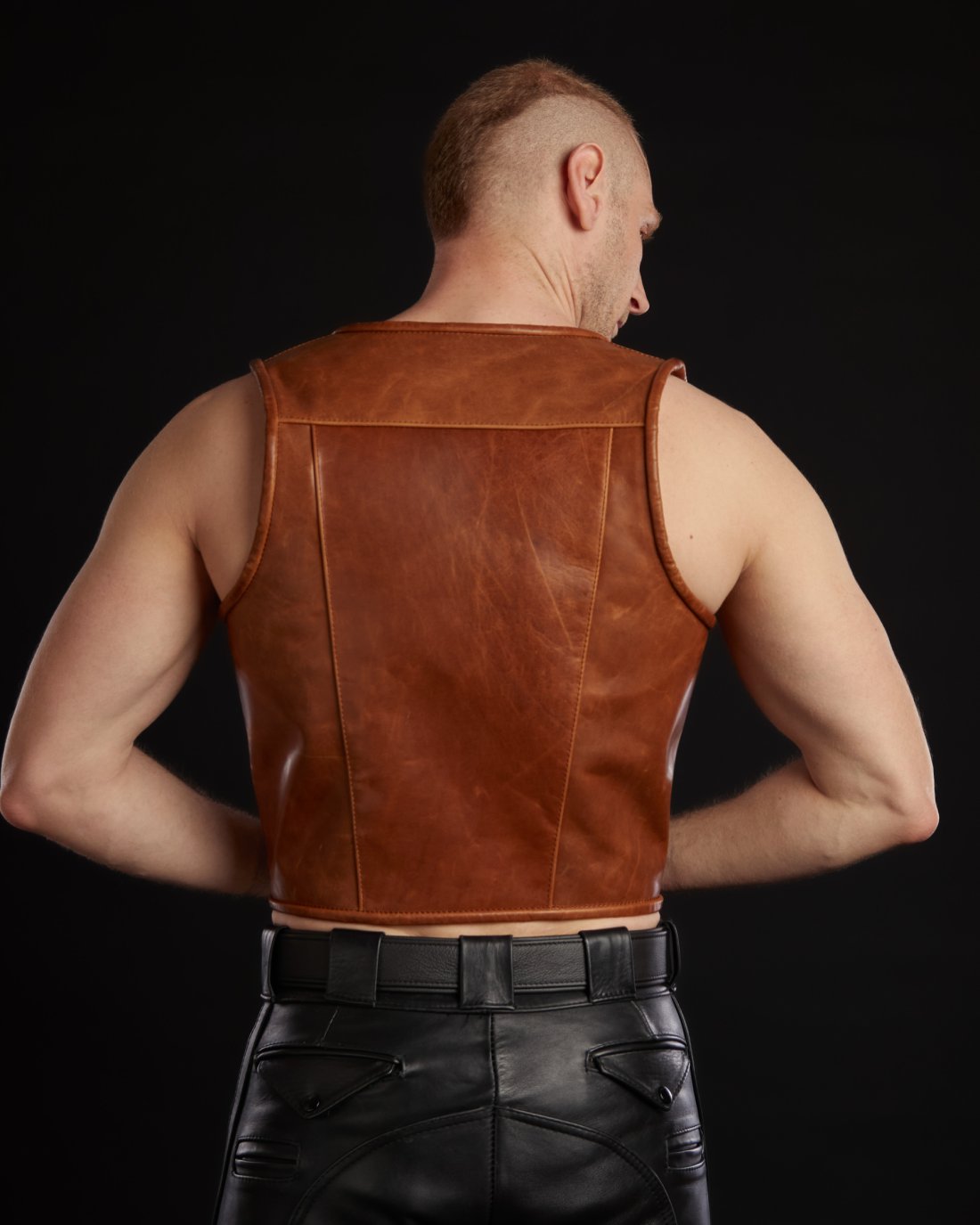 Leather vest custom-tailored by Tysk Berlin Lederatelier