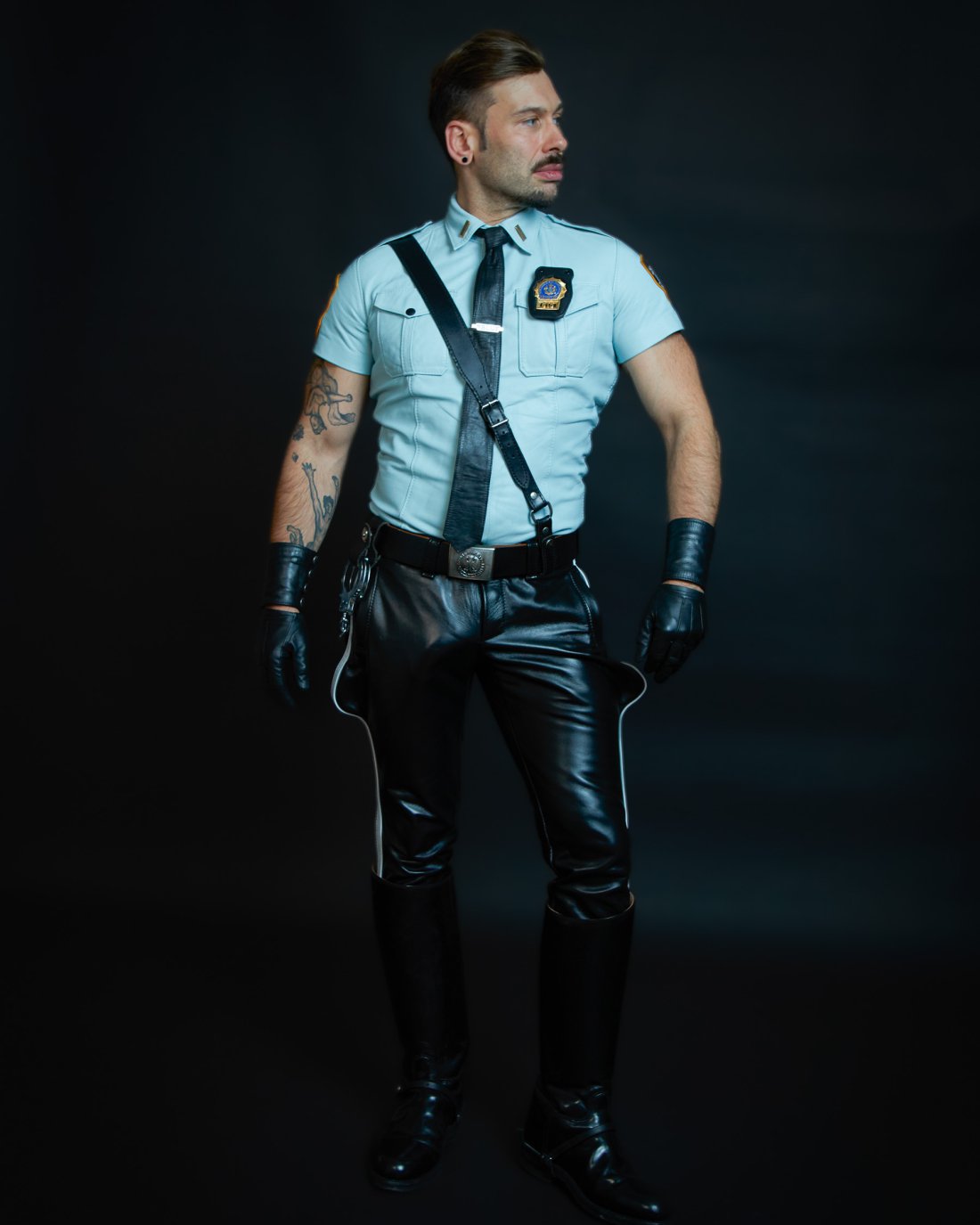 Light blue short-sleeved leather shirt with chest pockets