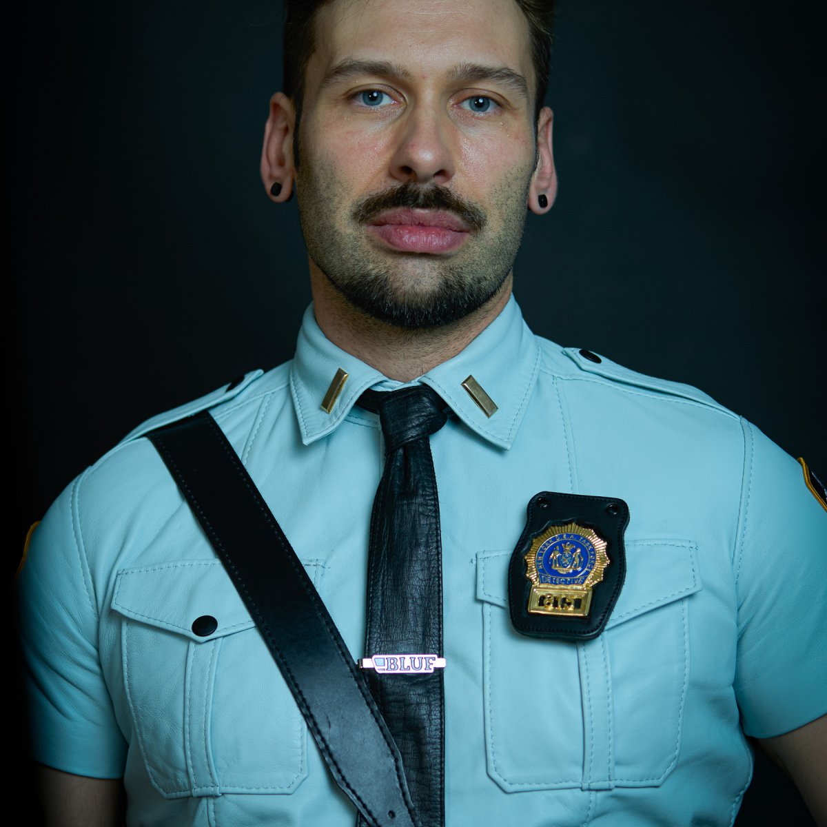 Short-sleeved leather shirt inspired by the style of American police uniforms