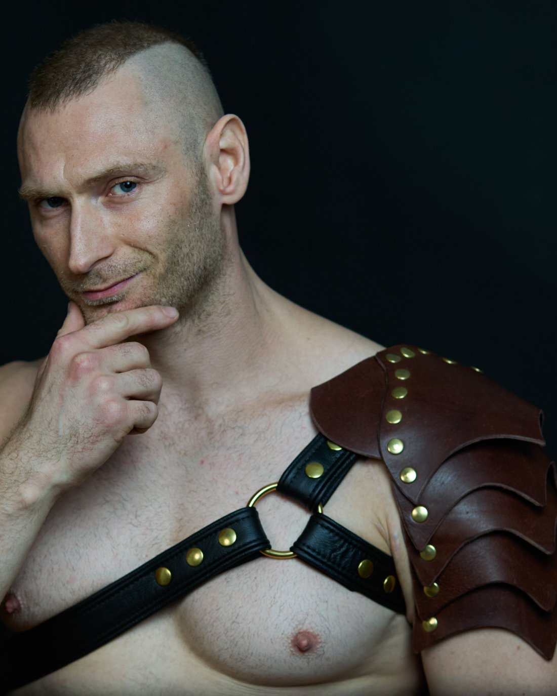Cowhide leather harness from Lederwerkstatt Tysk Berlin