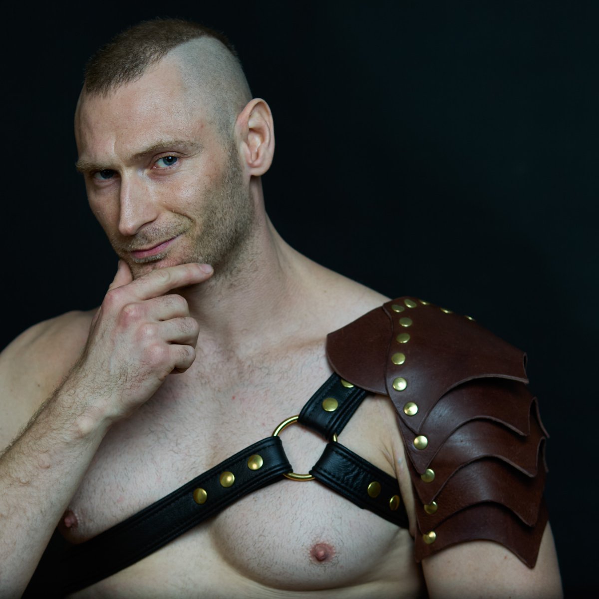 Cowhide leather harness from Lederwerkstatt Tysk Berlin